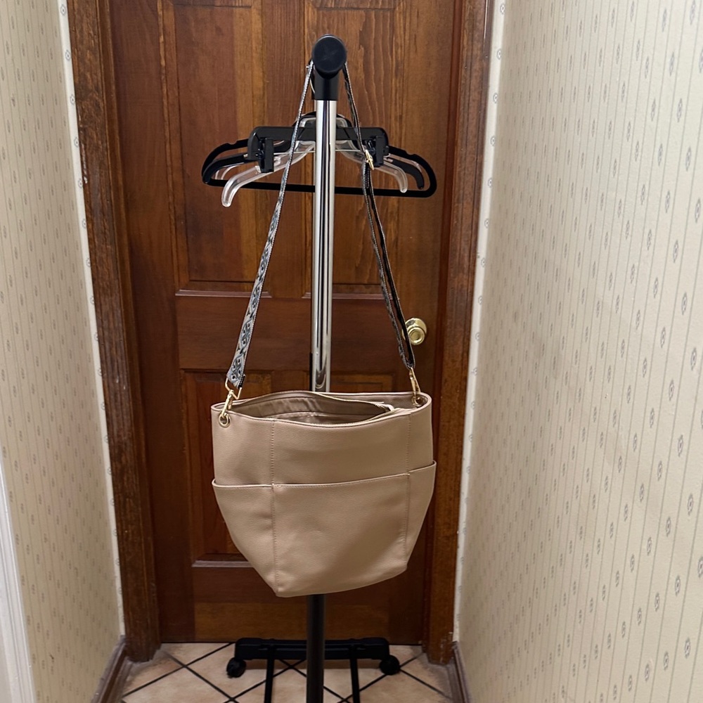 Elegant Cream Shoulder Bag Ahdorned